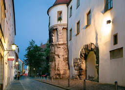 Die römische Stadtmauer der Stadt Regensburg in der heutigen Altstadt.