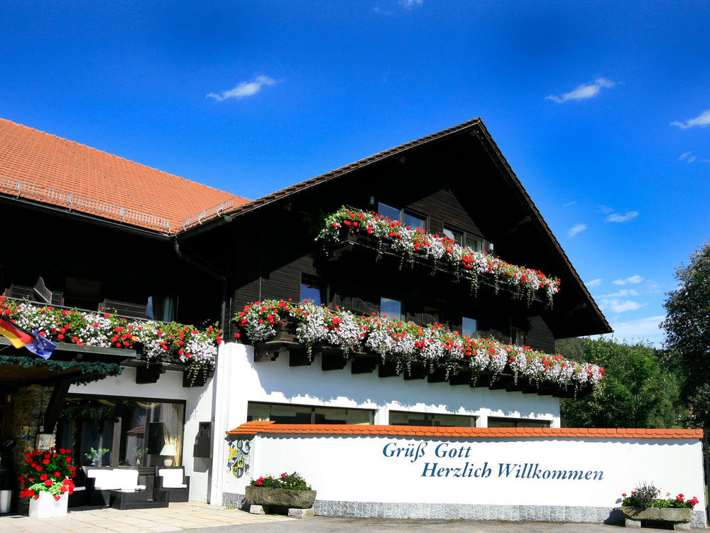 Ansicht Hotel aus Parkseite Westen